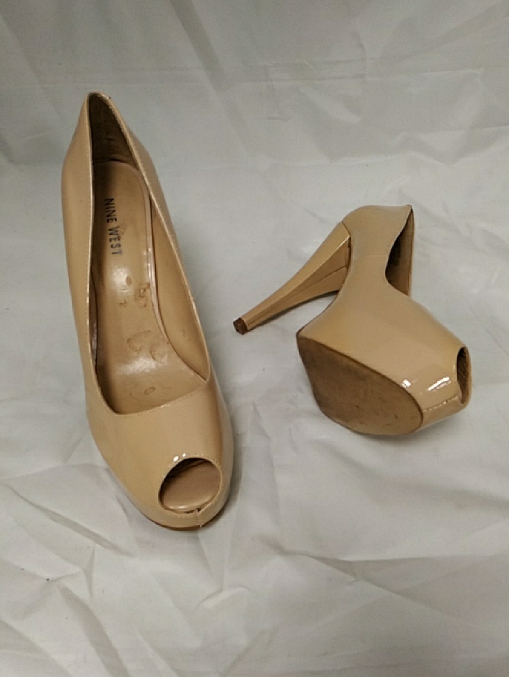 Nine West Kaboose Tan Patent Peep Toe Platform Pumps 8M